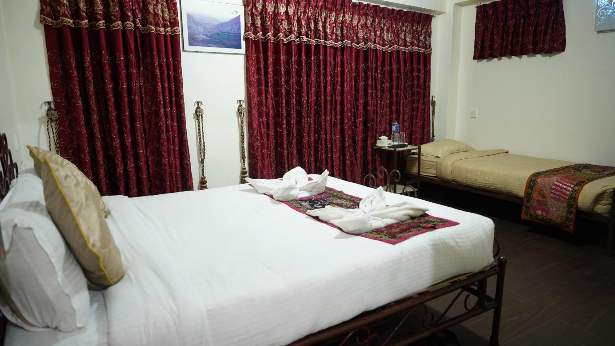 Cosy Hotel Bhatgoan Exterior foto