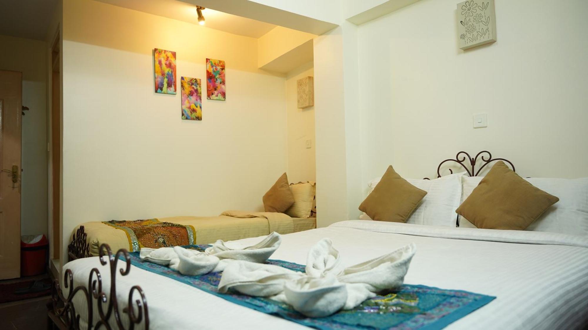 Cosy Hotel Bhatgoan Exterior foto
