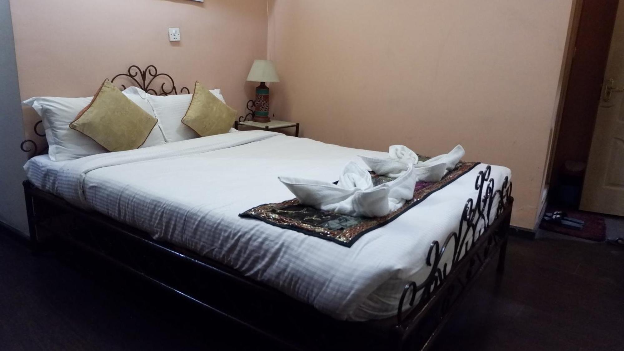 Cosy Hotel Bhatgoan Exterior foto